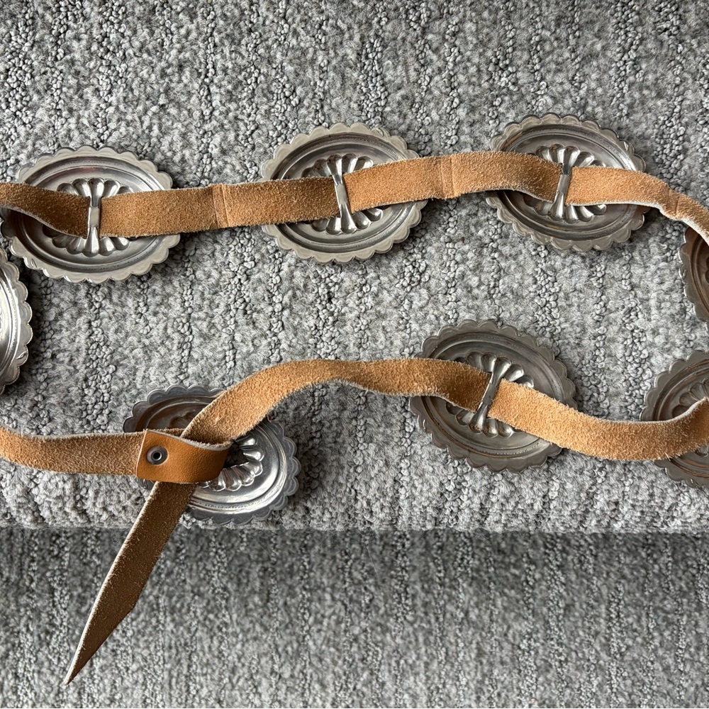 Silver and Tan woman’s  Belt - Picture 4 of 4